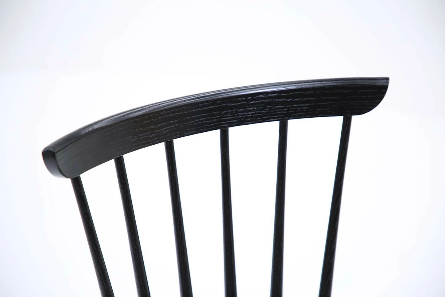 Pohjanmaan Lilja Pinnatuoli, Musta Tammi - Image 4