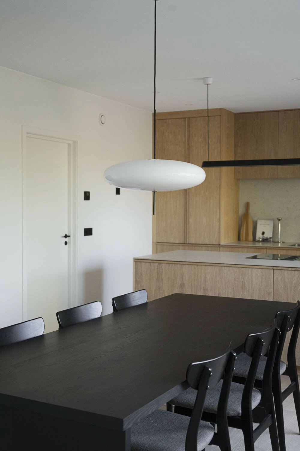 Rowico Emmet Ruokapöytä 240x95 Musta - Image 4