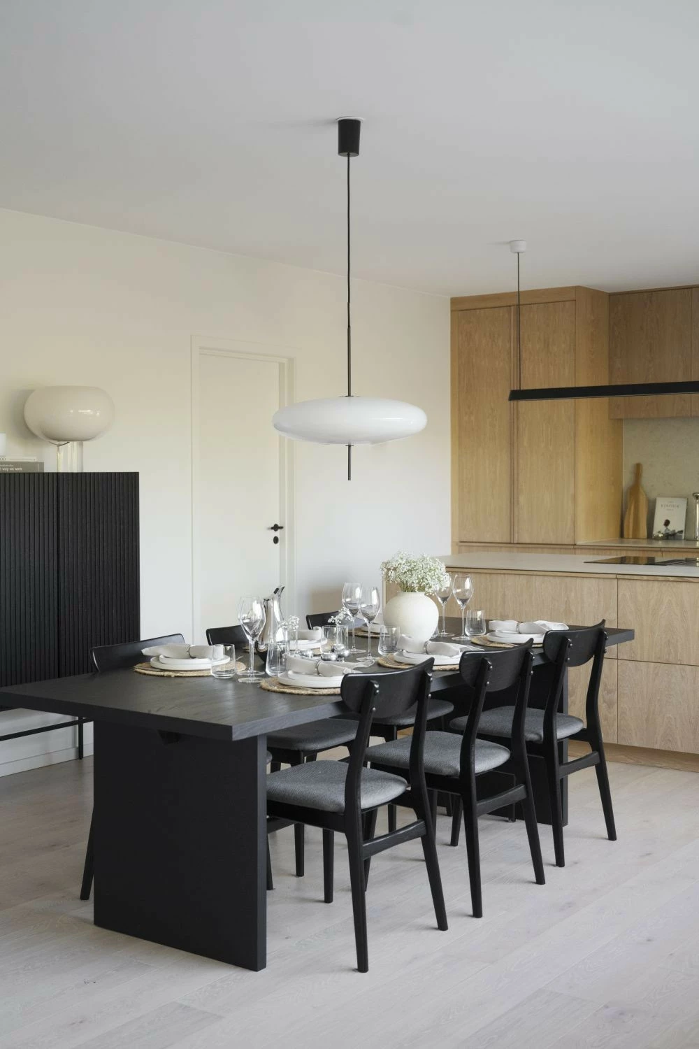 Rowico Emmet Ruokapöytä 240x95 Musta - Image 5